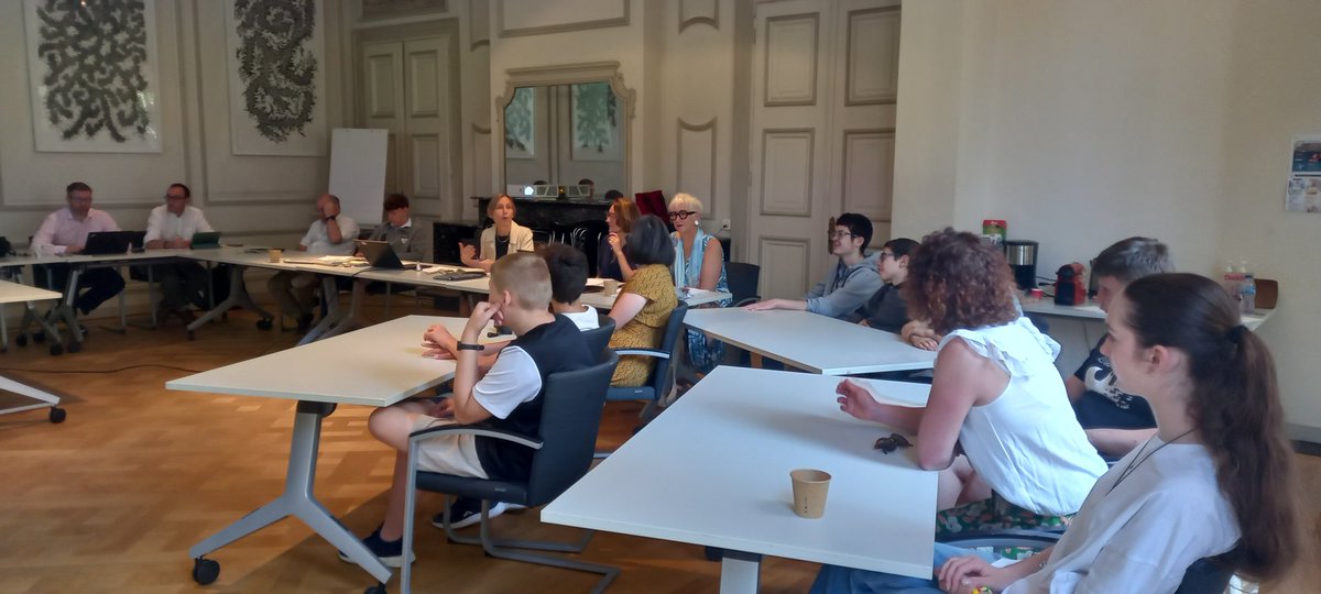 Arcom Lille (@arcom_lille) on Twitter photo Les représentants de #Wéo Picardie ont été auditionnés dans le cadre de la reconduction simplifiée de l'autorisation à @arcom_lille. Parmi le public, les élèves de la web radio de l'EREA de Loos avec leurs enseignantes. Engagement #Emi par l'action ! <a href="/AcLille/">Académie de Lille</a> <a href="/ClemiLille/">CLEMI LILLE</a> Les représentants de #Wéo Picardie ont été auditionnés dans le cadre de la reconduction simplifiée de l'autorisation à @arcom_lille. Parmi le public, les élèves de la web radio de l'EREA de Loos avec leurs enseignantes. Engagement #Emi par l'action ! <a href="/AcLille/">Académie de Lille</a> <a href="/ClemiLille/">CLEMI LILLE</a>