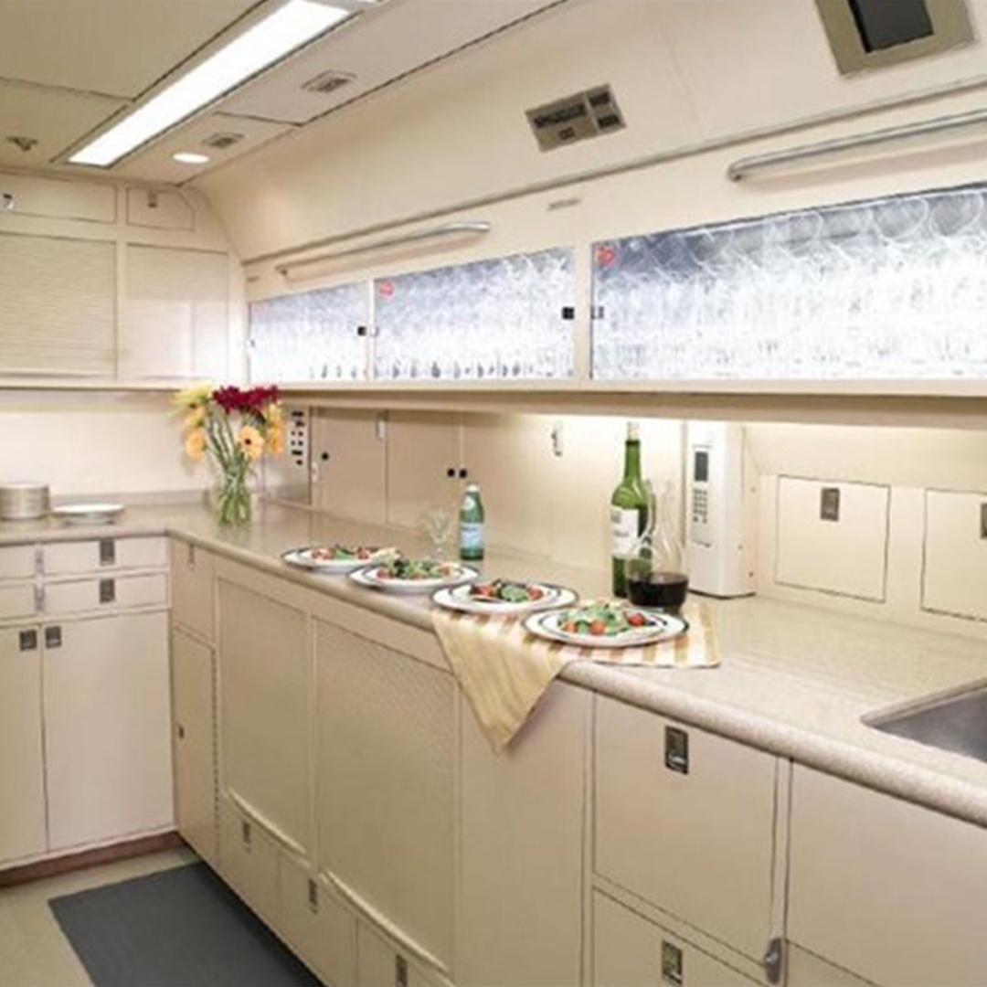aviationtag_com's tweet image. No plastic trays, no reheated foil.
Boeing 727 VP-CMO brought the restaurant on board – complete with wine, crystal, and plated starters.

💬 What’s the most unexpected luxury you’ve ever seen in the air?

#aviationtag #b727 #vipjet #boeing727 #vintageaircraft #classicaviation