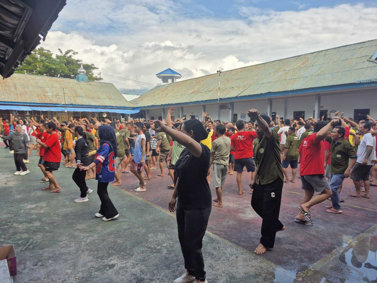 palu_rutan's tweet photo. Jaga Kebugaran Tubuh, Rutan Palu Gelar Senam Bersama Warga Binaan

https://t.co/L6n3ojXuJz
HUMAS RUTAN PALU 
#kemenimipas 
#pemasyarakatan 
#guardandguide 
#humasimipas 
#infoimipas https://t.co/OowC0c7MiV