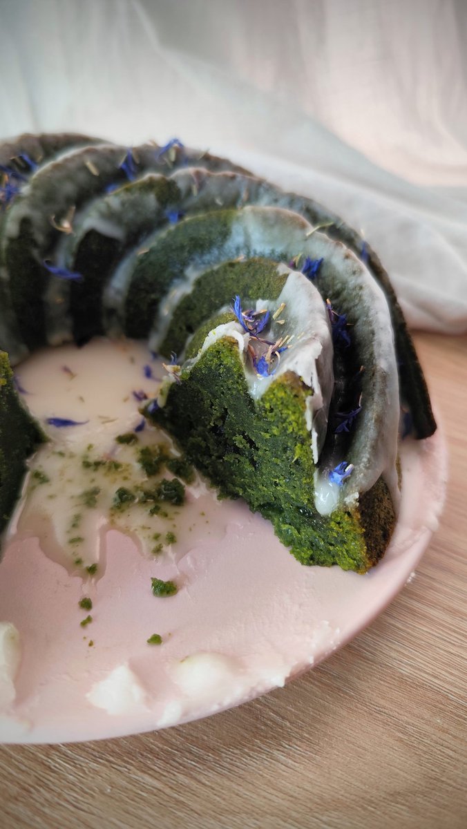amymafer's tweet photo. Bundt Cake de espinaca y limón 💜. https://t.co/LEMHvbBIq1