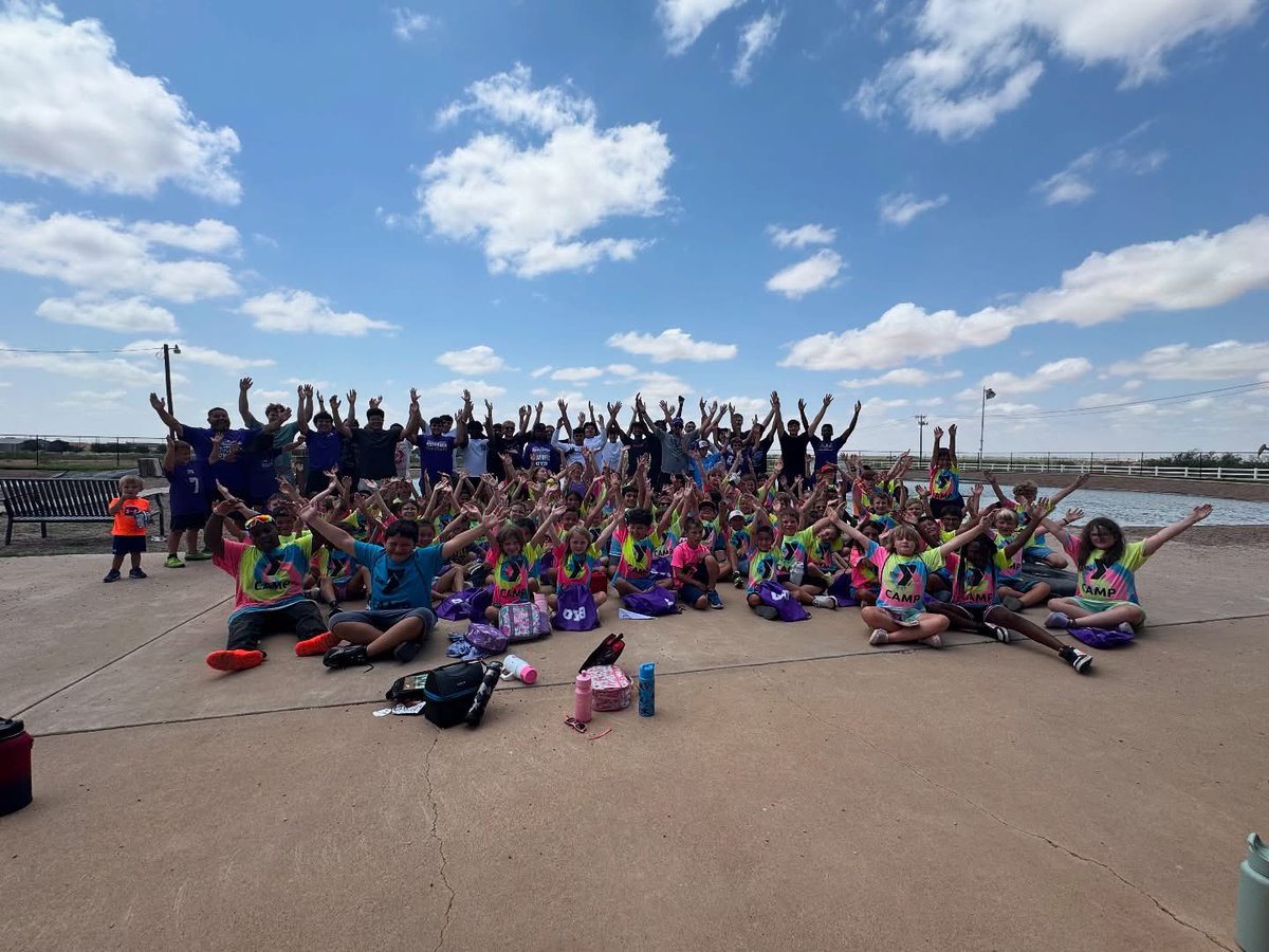 midlandhighfb's tweet image. Our 5th annual Bulldogs & Books today with our pals at the YMCA📚🏈
Thank you to @Diamondback_EP for sponsoring this event yet again.
Value #1: Better Person Better Bulldog
🟣⚪️
#OYB