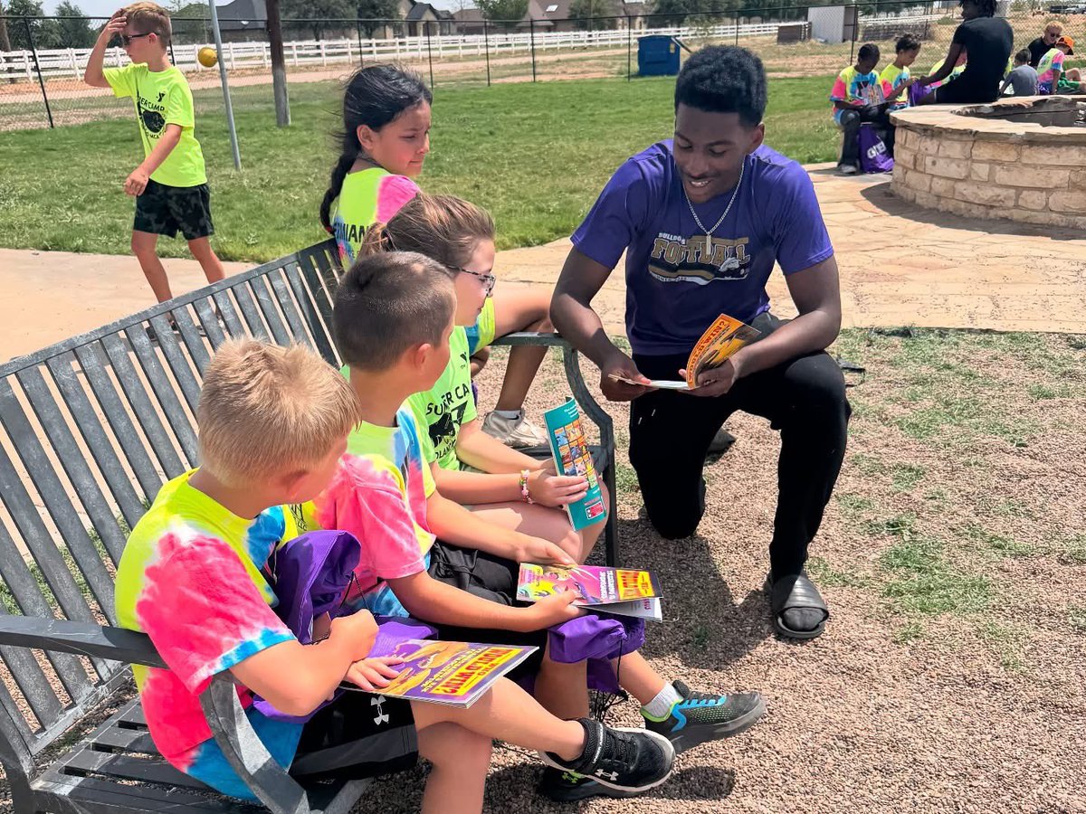 midlandhighfb's tweet image. Our 5th annual Bulldogs & Books today with our pals at the YMCA📚🏈
Thank you to @Diamondback_EP for sponsoring this event yet again.
Value #1: Better Person Better Bulldog
🟣⚪️
#OYB