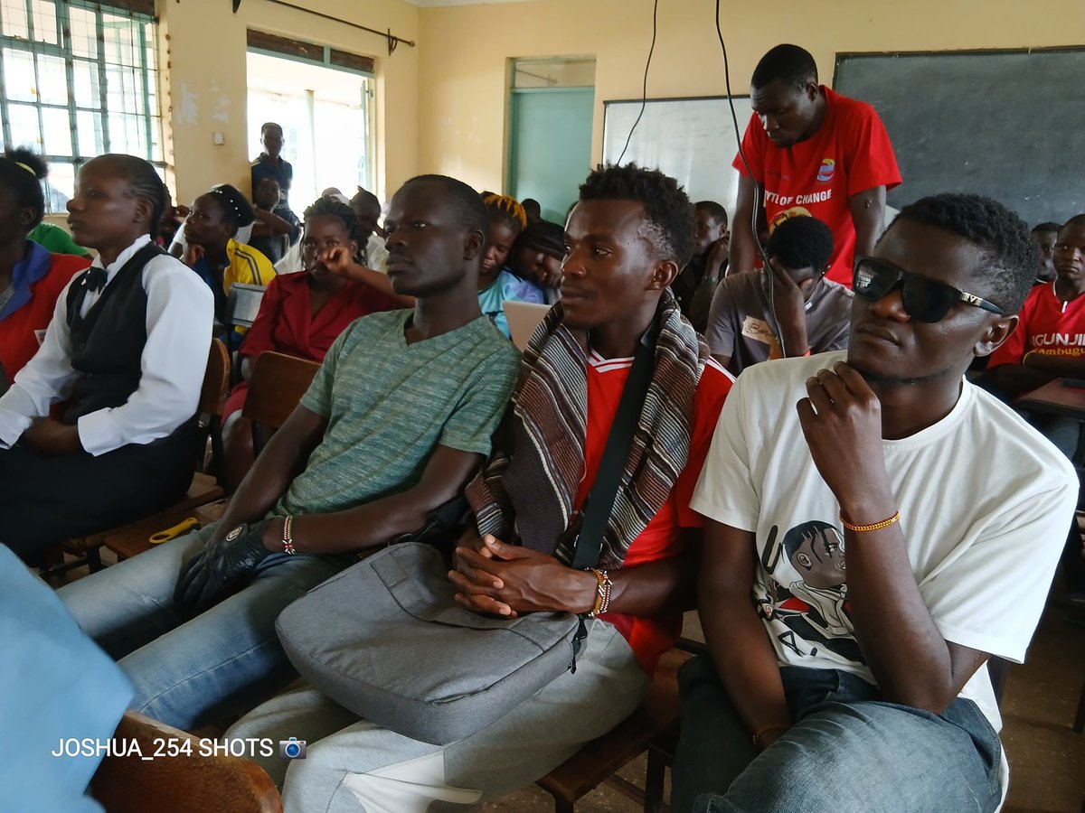 HEDSOorg's tweet photo. College students are prime targets for online scams, sextortion &amp; digital harassment.
Yesterday at Busia VTC, our TOTs held a digital literacy session with youth, women &amp; PWDs—sharing real stories and screening SBCC skits.

#BytesOfChange #Womenonline #SafeOnlineBusia https://t.co/PuUkU9aru6