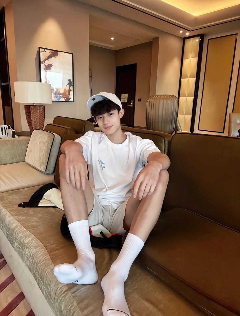 猜我穿没穿内裤（抽宝宝免费入门槛）
 #空裆时间 #43码 #s