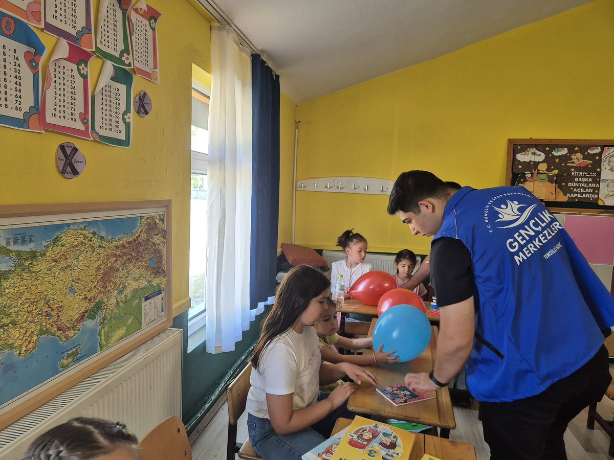 🎉 Bugün karne heyecanını Büyükaçma İlkokulu’nda öğrencilerimizle birlikte yaşadık.
Gözlerindeki mutluluk, emeklerin en güzel karşılığıydı. 📚✨

Tüm öğrencilerimize iyi tatiller dileriz! ☀️🎒

@oa_bak <a href="/gencliksporbak/">Gençlik ve Spor Bakanlığı 🇹🇷</a>