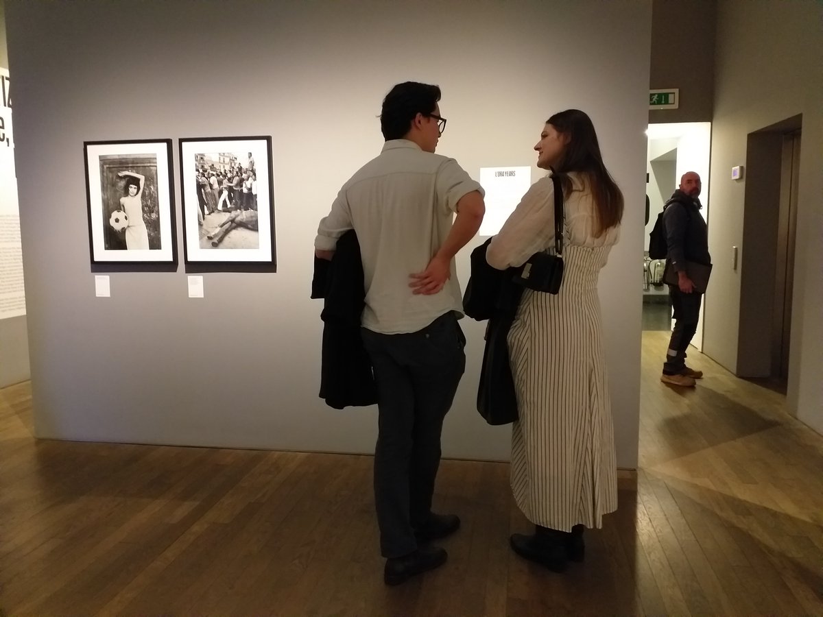 nicholas_sack's tweet image. Figures at an exhibition
The Photographers' Gallery: Letizia Battaglia, 2024
#photography #photographs #LetiziaBattaglia #TPG #exhibition #gallery #show #Italy #Sicily #documentary #Italian #Sicilian #visitors #viewers #man #woman #figures #London #Soho #gesture #letiziabattaglia