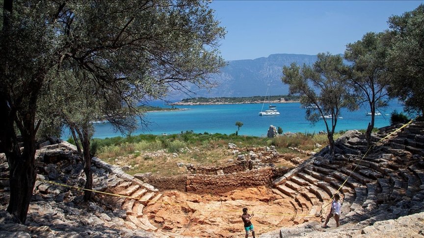 ⛏️ Teknelerle ulaşım sağlanan Sedir Adası'ndaki Kedrai Antik Kenti'nde 2025 kazıları başlıyor v.aa.com.tr/3604927