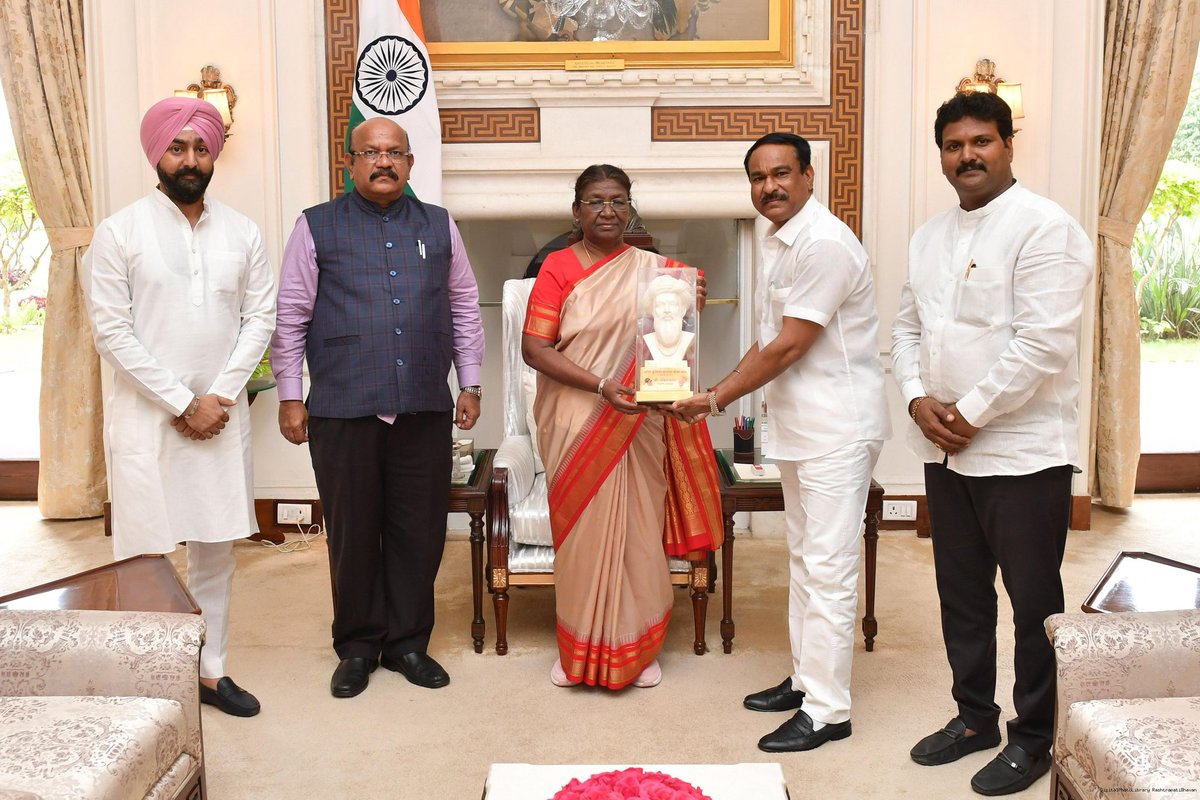 Warmest #Birthday Wishes to Her Excellency Smt. Droupadi Murmu Ji, Hon’ble President of India. On this special day, I extend my heartfelt greetings and best wishes to you, Madam President.

#DroupadiMurmu #droupadimurmupresident