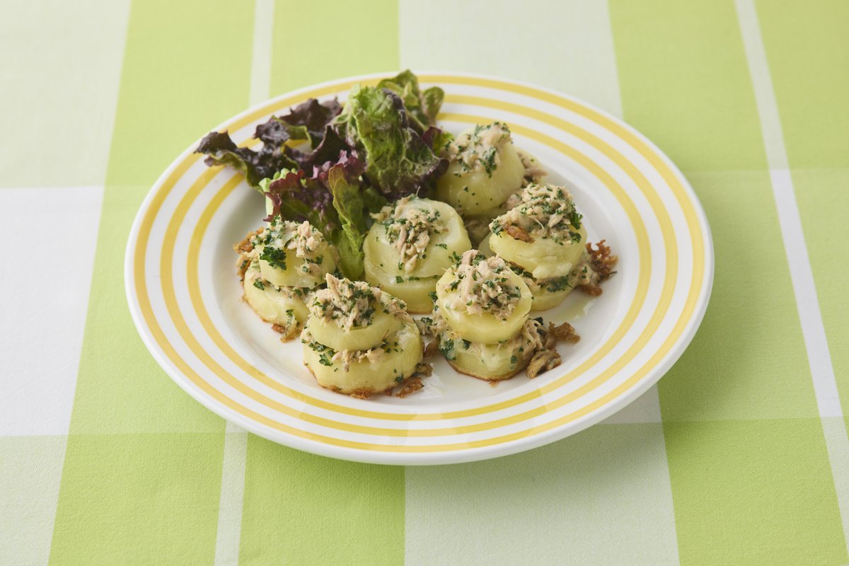 おはようございます✨
本日のおすすめメニューをご紹介致します！

「じゃがいもとツナの重ね焼き」
🧀ツナに混ぜたチーズが溶け出てカリカリに🧀
#ふれ愛交差点レシピ #いとく

cgc-kitchen365.jp/search/detail/…