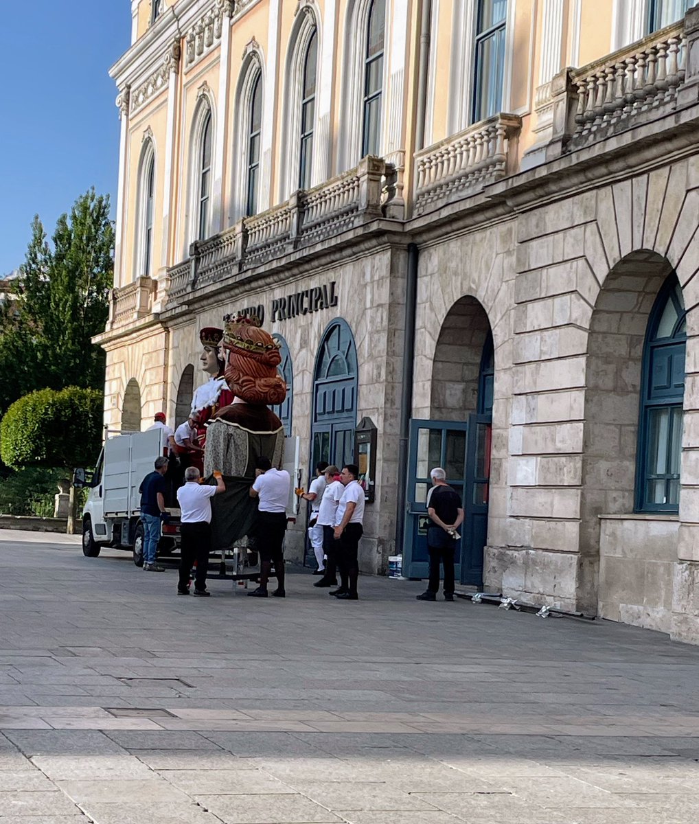 Bea Sanz (@bea_sda) on Twitter photo Berenguela meets Isabel and Fernando . Menudo crossover 🤭🤭
Disfrutad del Curpillos  #Burgos ❤️🤎 Berenguela meets Isabel and Fernando . Menudo crossover 🤭🤭
Disfrutad del Curpillos  #Burgos ❤️🤎