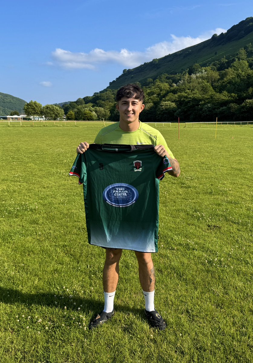 ✍🏼🚨| NEW SIGNING

We’re thrilled to announce the signing of Cameron Williams!

A young, technically gifted playmaker, with bags of experience and an eye for a goal. He’ll be a fantastic addition to our squad, both on and off the pitch.

Welcome to the RTB family, Cam! ⚽️💚
