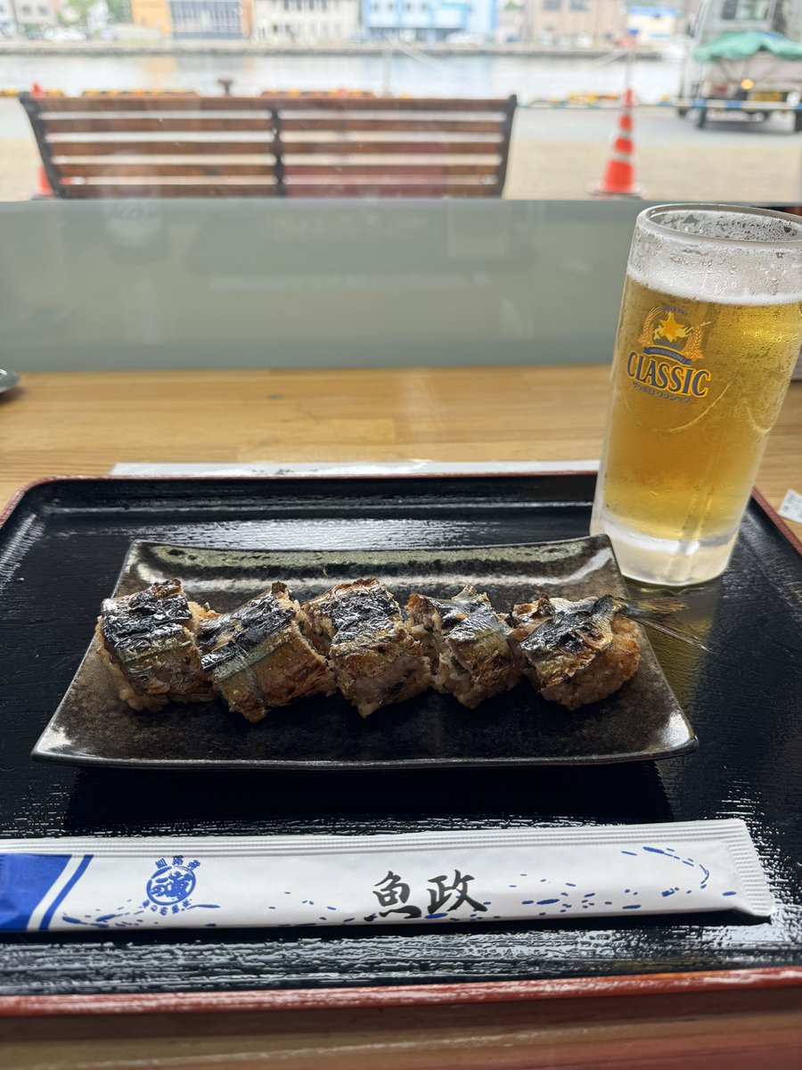 釧路に到着して！さんまんまとSAPPORO CLASSICでゴキゲンです🐟🍻💙
めちゃくちゃ美味しいんですけど！！！！！
#ゴキゲンプロレス　
#GPU_COLORS