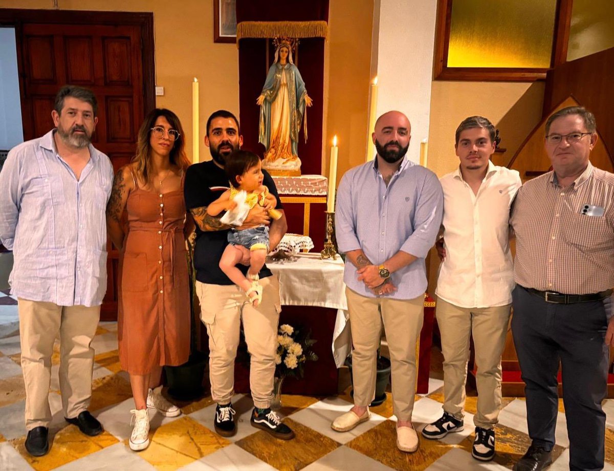 En el día de ayer, nuestro Grupo Parroquial, participó en la procesión claustral del Santísimo Sacramento de nuestra parroquia con motivo de festividad del Corpus Christi.

“Alabado sea el Santísimo Sacramento del altar”.

#CofradiasMLG