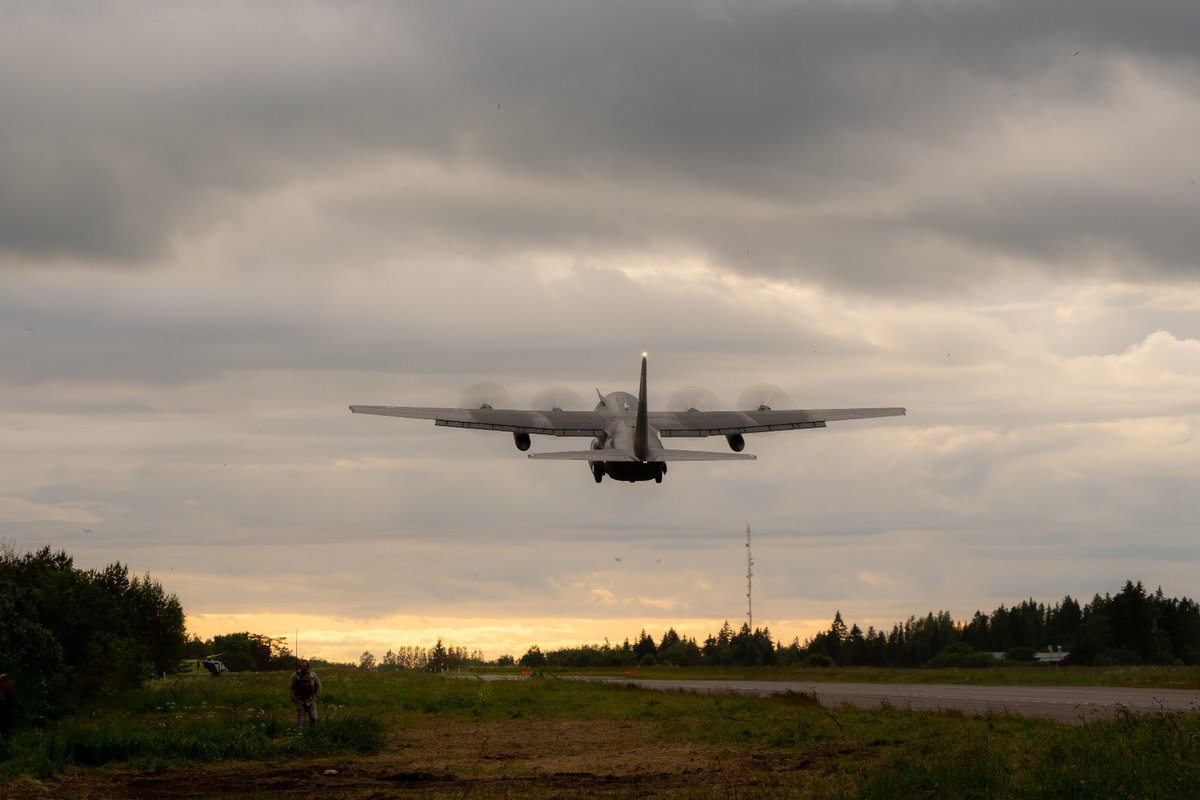 We made it.
🇩🇪 Luftwaffe executed landings on a public highway near #Tallinn. Many thanks <a href="/Kaitsevagi/">Estonian Defence Forces | Eesti Kaitsevägi</a> for the excellent cooperation.