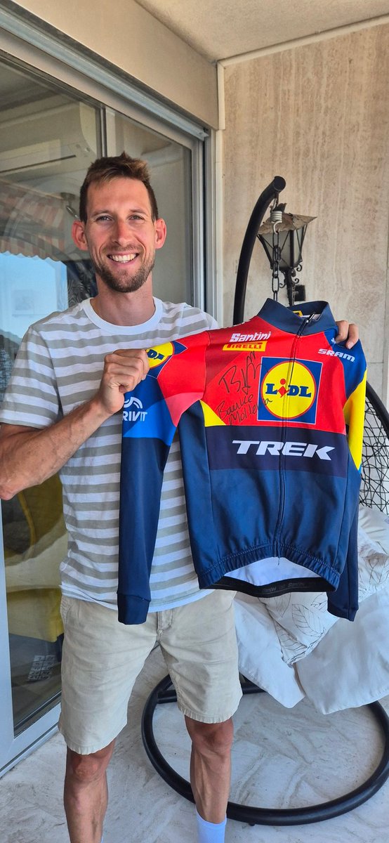 WINACTIE! 🥳
Schrijf je vóór zondag in voor de <a href="/MollemaTocht/">Bauke Mollema Tocht</a> en maak kans op dit door Bauke gesigneerde jack!
Hopelijk tot 19 juli! 🚴‍♂️😎🚴‍♀️
Inschrijven ➡️ fietssport.nl/toertochten/57…