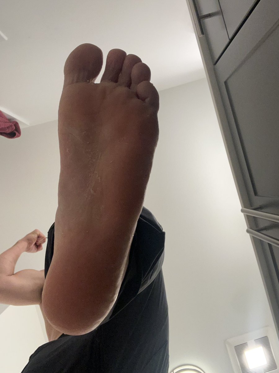 The feet needs saliva 💦 🐖