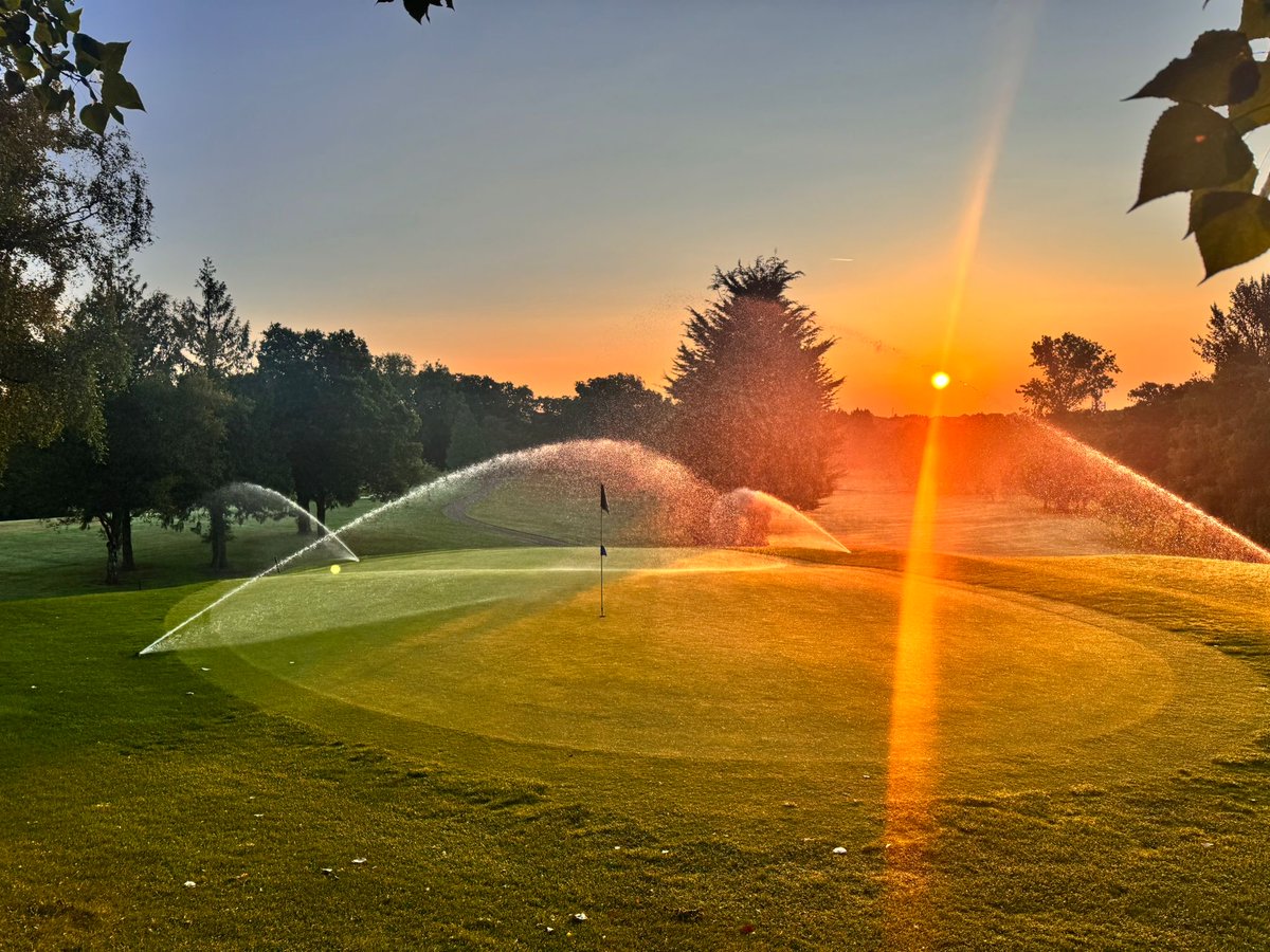 A beautiful sunrise this morning whilst irrigating the second green to kickstart the weekend. 🌅