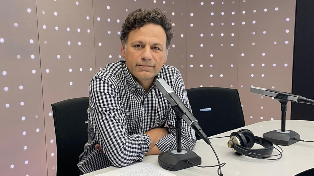 🟡Finalistas #PremiosARQUITECTURA 2025 (3/27)
👉🏻 Arquitectura en ondas y bytes (1/2)
David García-Asenjo Llana <a href="/dgllana/">David García-Asenjo</a>
Promotor: Onda Cero
©Aneyma León