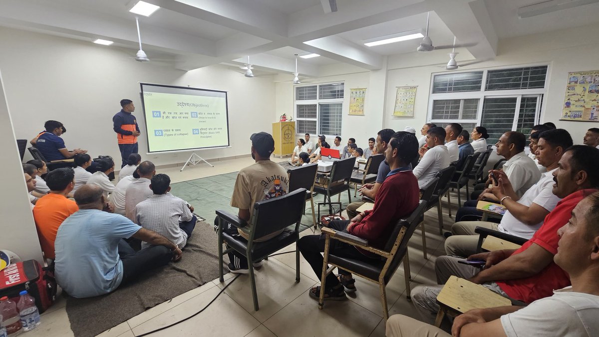 HP_SDRF's tweet image. Monsoon preparedness:
"Team SDRF successfully conducted a refresher course for Home Guards ahead of the upcoming monsoon season. The training focused on first aid, and advance search and rescue  techniques.
  #SDRF #DisasterPreparedness #HomeGuards
@SatwantAtwal 
@arjit_sen