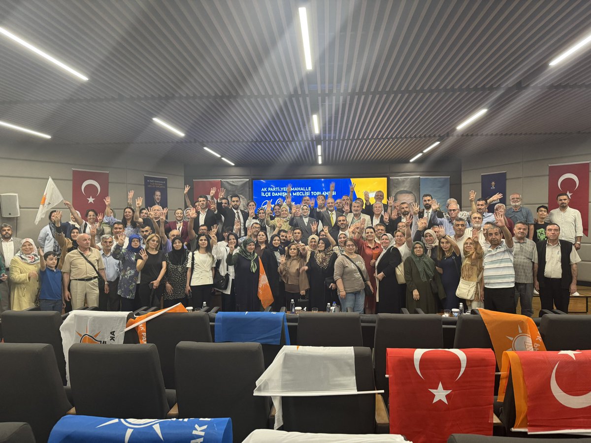 Birlik ve beraberliğin adresi Yenimahalle’de İlçe Danışma Toplantısındaydık.

İl Başkan Yardımcımız Cemal Güngör, İl Yönetim Kurulu Üyemiz Mehmet Ali Demir, İlçe Başkanımız Ekrem Yüce ve kıymetli teşkilat mensuplarımızla bir araya geldik.

Yenimahalle’de dava arkadaşlarımızla