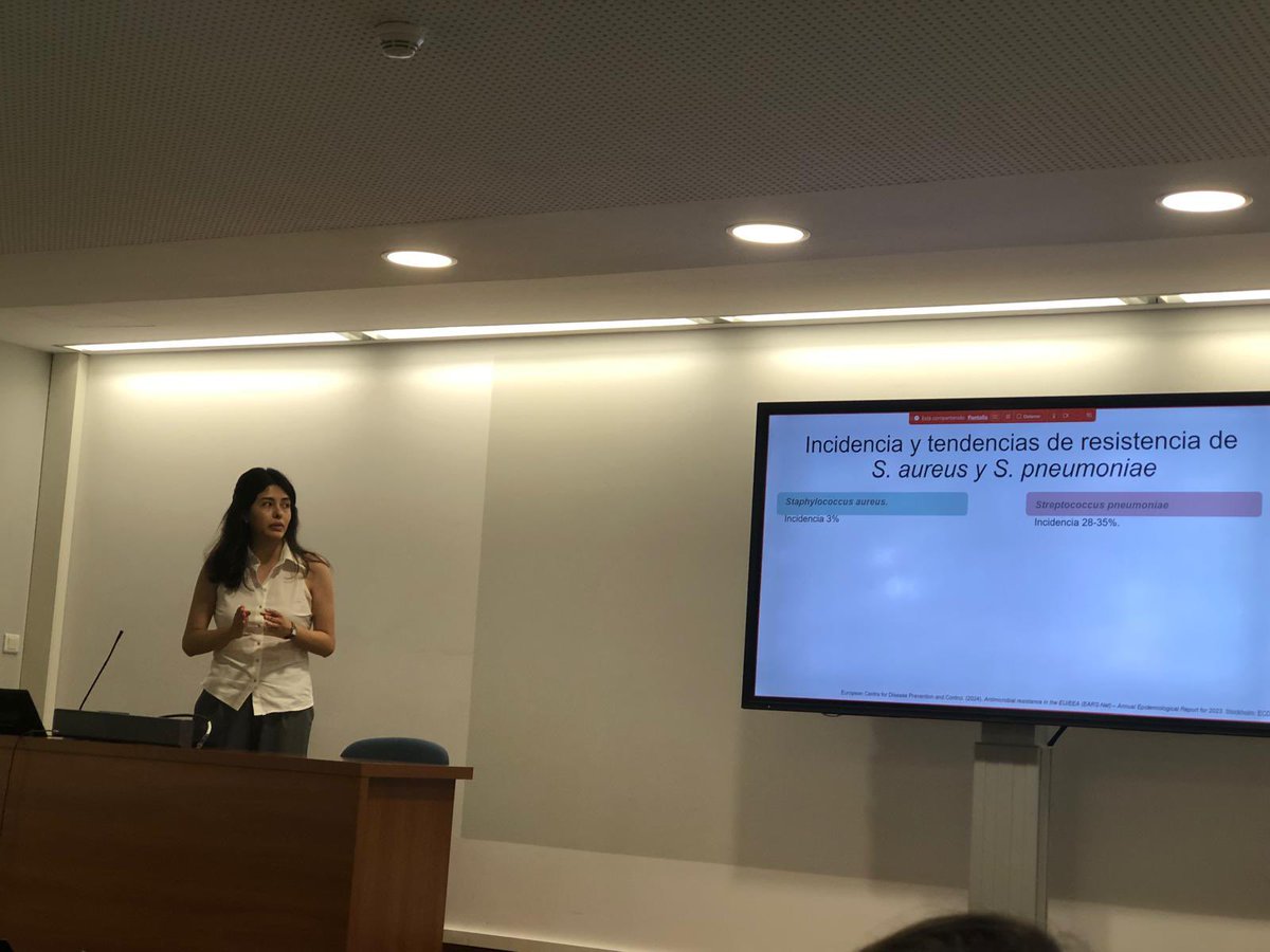 📸 Ahir vam gaudir d’una nova sessió científica amb grans presentacions i millor ambient. Gràcies a tots els assistents, presencials i online!

🔬 Seguim compartint coneixement i experiències en malalties infeccioses i microbiologia clínica