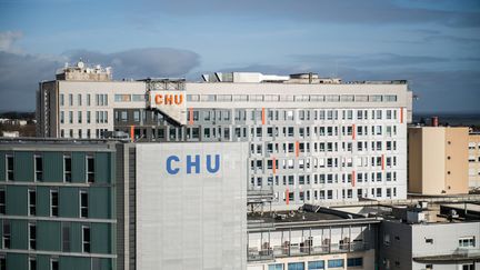 OutreMerLa1ere's tweet photo. 🇾🇹 Mayotte : Inauguration du premier CHU... immatériel. Il sera disponible en 3D sur le métavers dès ce soir, les soins seront quant à eux disponible en version bêta à l'horizon 2050.

➡️https://t.co/h9i4e3ex0E https://t.co/IvbTiQ9HS8