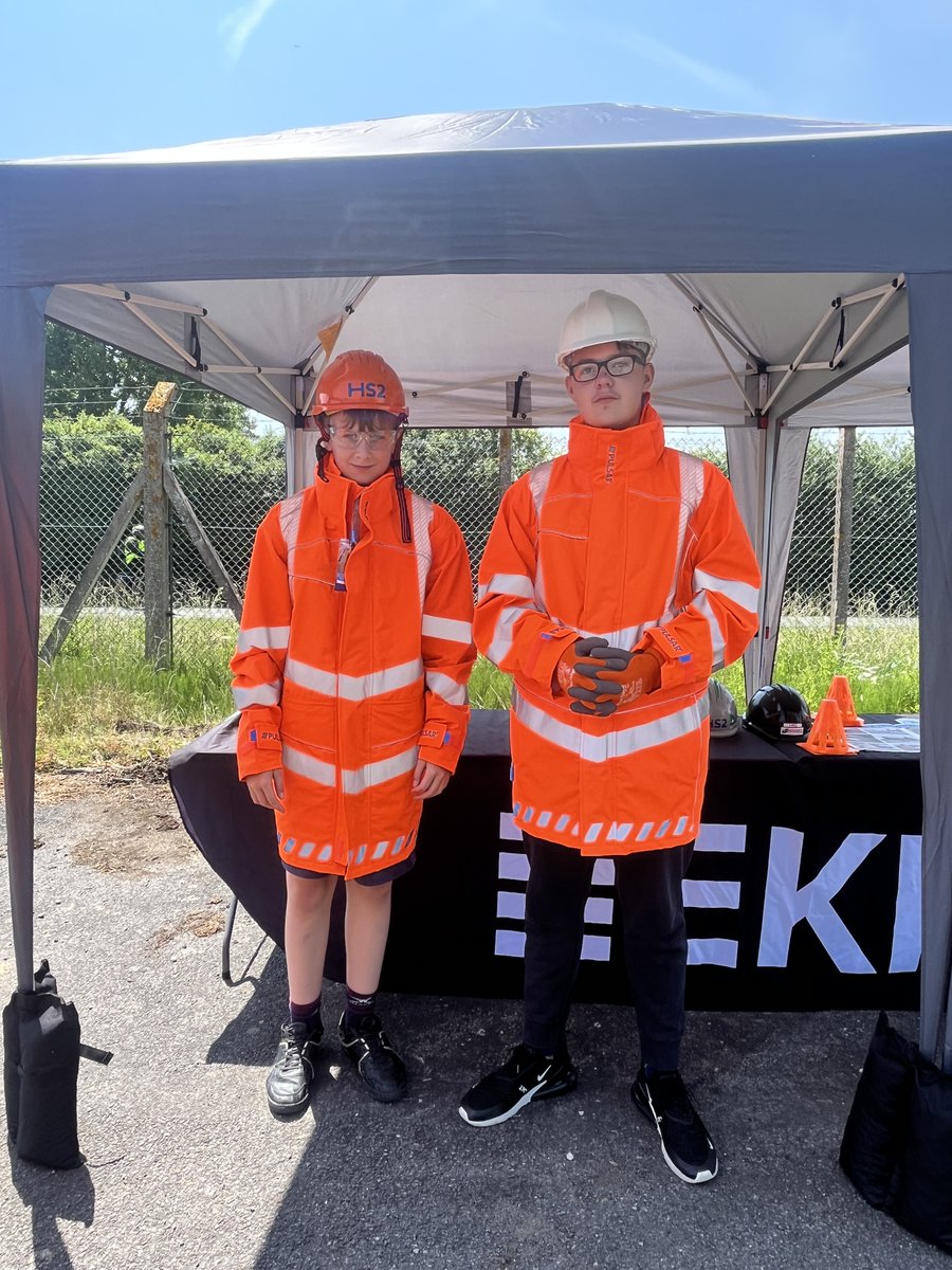 Students explored careers in construction with hands-on fun! From line painting 🎨 and VR digger driving 🚜🕶️ to crane control 🏗️ and PPE dress-up 👷‍♀️🦺they loved every minute!#HS2Careers #FutureEngineers #HandsOnLearning #BuildingTheFuture #ThisIsAP