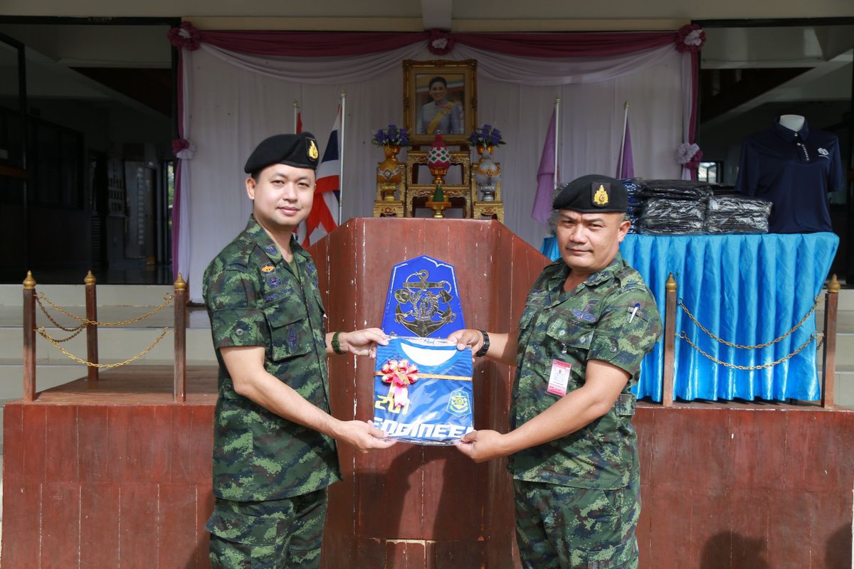 201_engineer's tweet image. ครบรอบ 150 ปี ทหารช่าง
เนื่องในวันที่ 23 มิถุนายนของทุกปี เป็นวันคล้ายวันสถาปนาเหล่าทหารช่าง เพื่อเป็นขวัญและกำลังใจให้กับครอบครัวกำลังพลของหน่วย
พ.ท.กฤษฎา ตะเภาพงษ์ ผบ.ช.2 พัน.201 มอบเสื้อให้กับกำลังพลและครอบครัวของหน่วย โดยมีตัวแทนกำลังพลของหน่วยมารับ ในครั้งนี้
#ทหารช่าง