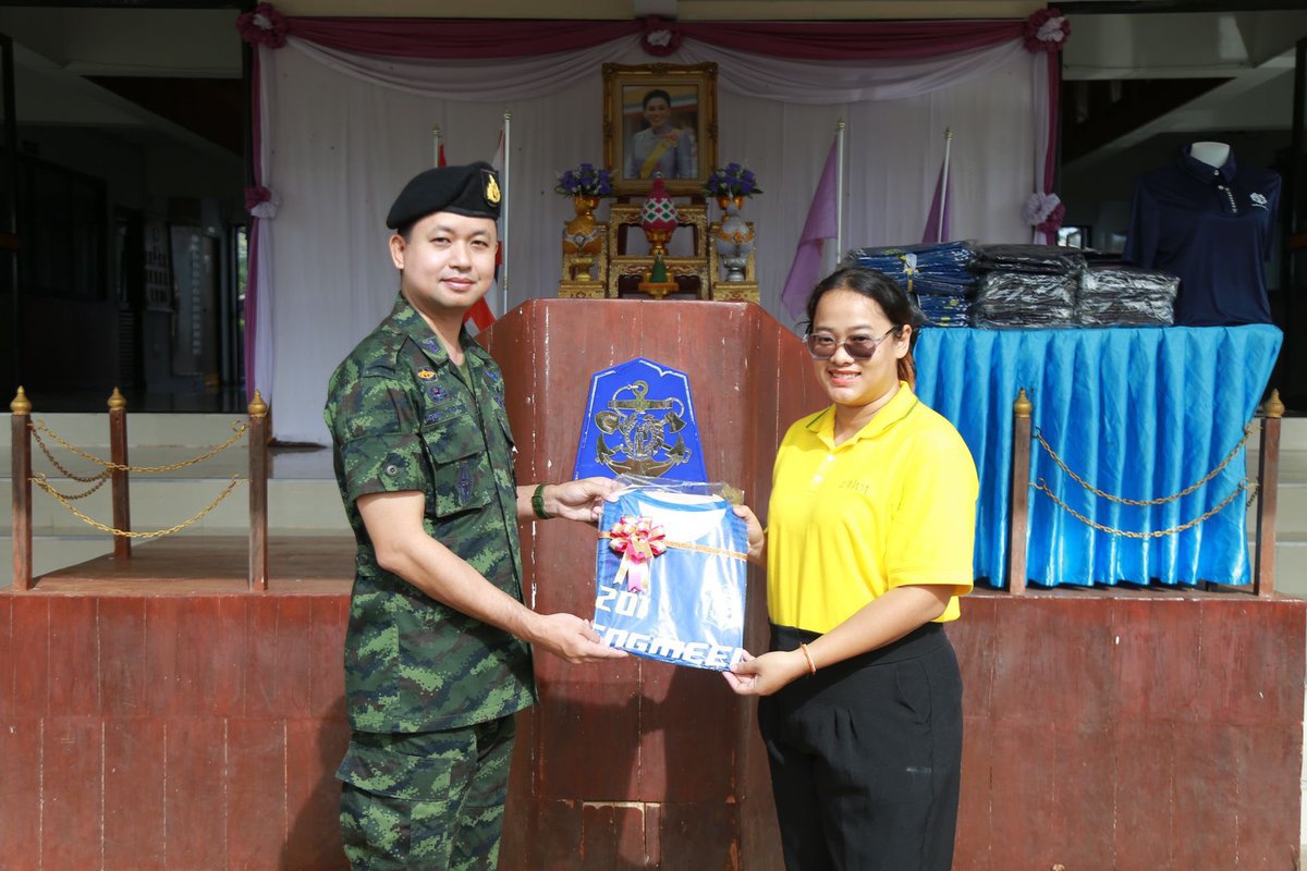 201_engineer's tweet image. ครบรอบ 150 ปี ทหารช่าง
เนื่องในวันที่ 23 มิถุนายนของทุกปี เป็นวันคล้ายวันสถาปนาเหล่าทหารช่าง เพื่อเป็นขวัญและกำลังใจให้กับครอบครัวกำลังพลของหน่วย
พ.ท.กฤษฎา ตะเภาพงษ์ ผบ.ช.2 พัน.201 มอบเสื้อให้กับกำลังพลและครอบครัวของหน่วย โดยมีตัวแทนกำลังพลของหน่วยมารับ ในครั้งนี้
#ทหารช่าง