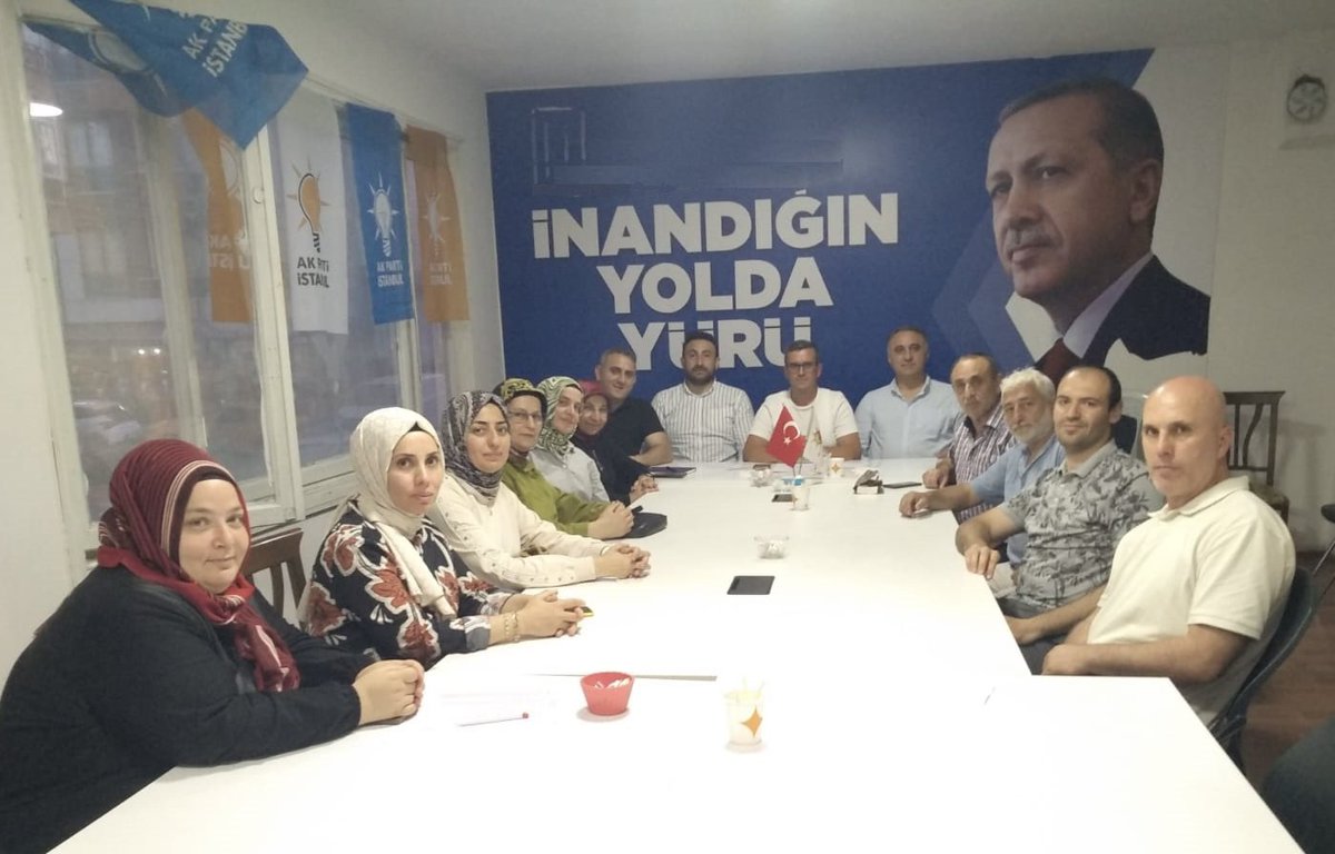 Haftalık toplantımızı İlçe Teşkilat Başkanım <a href="/Gencay_Bulut_/">Gencay BULUT 🇹🇷</a> ,İlçe Yönetim Krl.Üyesi <a href="/sercansener52/">Sercan Şener</a> ve Meclis Üyemiz <a href="/onder_aykrglu/">Önder Aykıroğlu</a> nun katılımıyla gerçekleştirdik.
Hayırlara vesile olsun.
<a href="/abdullahozdemir/">Abdullah Özdemir</a> 
<a href="/demir_erdem/">Erdem DEMiR 🇹🇷</a> 
<a href="/ak_uskudar/">AK Parti Üsküdar</a>