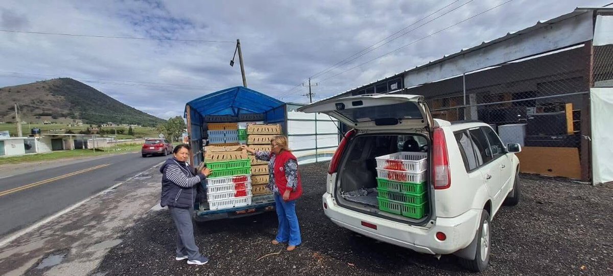 CNC Estado De México (@cncedodemex) on Twitter photo Desde #ElOro Municipio de esplendor minero
La Secretaria de Acción Femenil de la <a href="/CNCEdodeMex/">CNC Estado De México</a> que preside nuestra líder #EufemiaAnayaCarmona realizó la entrega de paquetes de pollos subsidiados
Nuestra líder estatal <a href="/CarmenCarrenoG/">Maria del Carmen Carreño</a> reconoce el trabajo realizado
Enhorabuena!! Desde #ElOro Municipio de esplendor minero
La Secretaria de Acción Femenil de la <a href="/CNCEdodeMex/">CNC Estado De México</a> que preside nuestra líder #EufemiaAnayaCarmona realizó la entrega de paquetes de pollos subsidiados
Nuestra líder estatal <a href="/CarmenCarrenoG/">Maria del Carmen Carreño</a> reconoce el trabajo realizado
Enhorabuena!!
