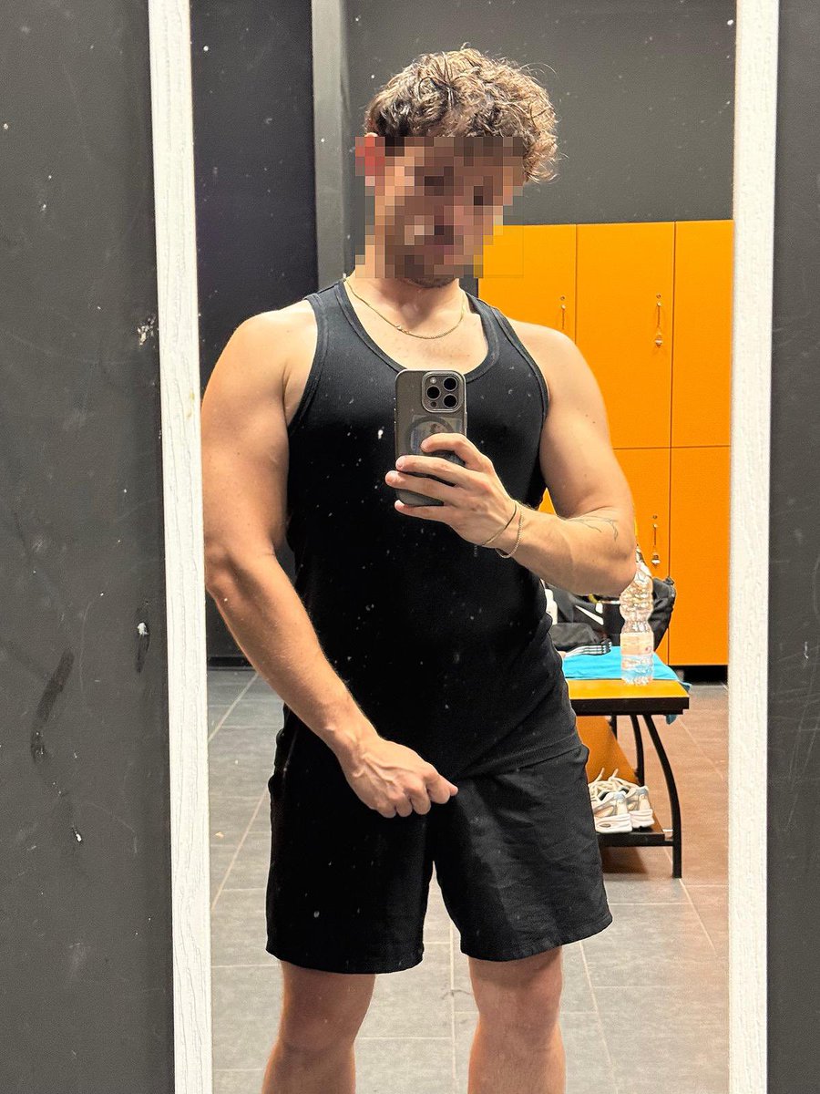 Di prima mattina subito a pomparmi i muscoli 💪🏻
La vedi la possenza Alpha? 🫵🏻

#cahmaster #gymbro #cashcock #drain #findom #cashslave #cashfag #humanatm #paypig #alpha #muscle