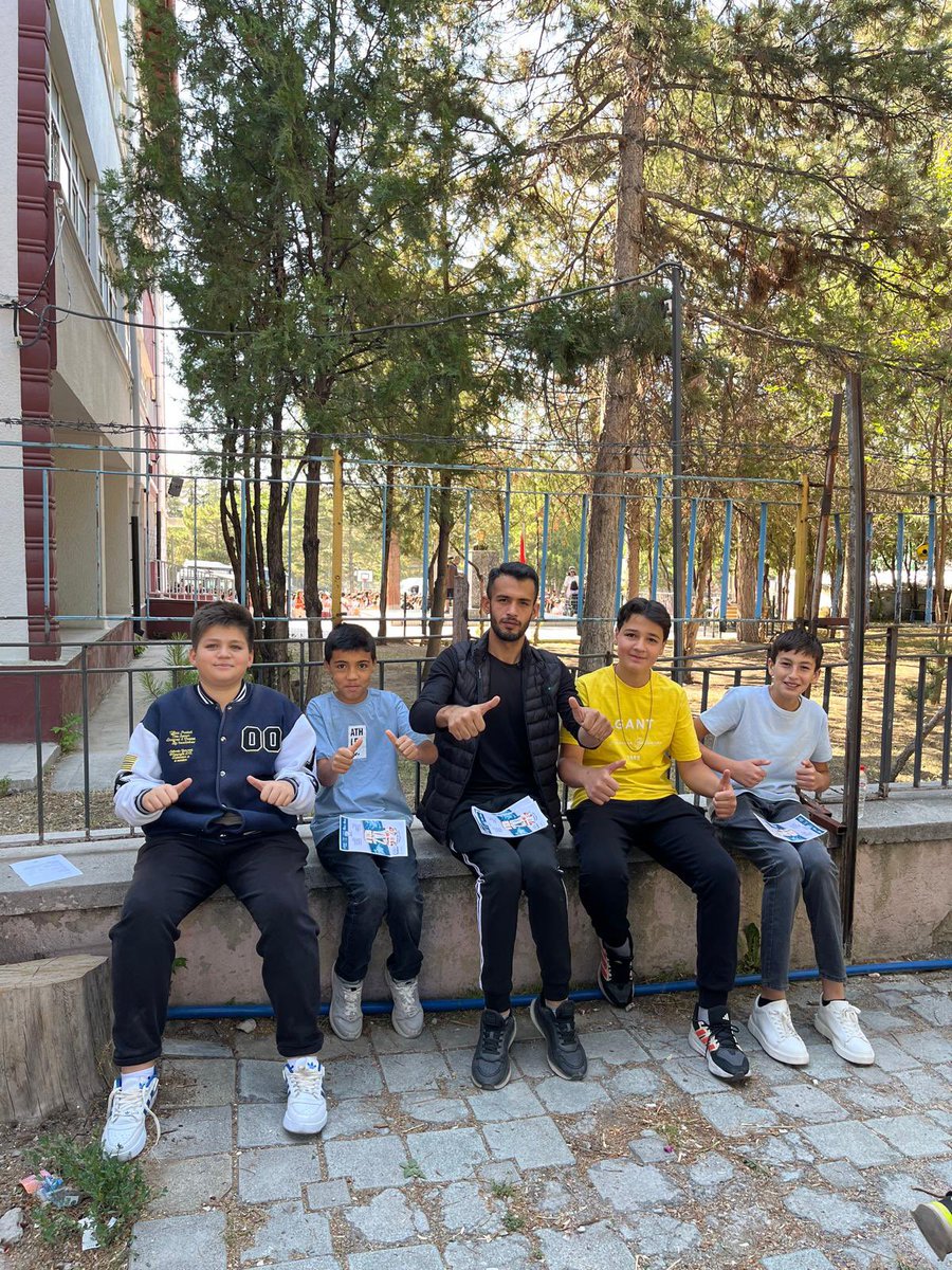 📚 TÜGVA Niğde olarak Ortaokul Yaz Okulu tanıtım çalışmalarımıza hız kesmeden devam ediyoruz!

Bugün şehrimizdeki okulların önündeydik, genç kardeşlerimizi yaz boyunca hem eğlenip hem öğrenebilecekleri yaz okulumuza davet ettik.

👉 Kayıtlar devam ediyor, seni de bekliyoruz!