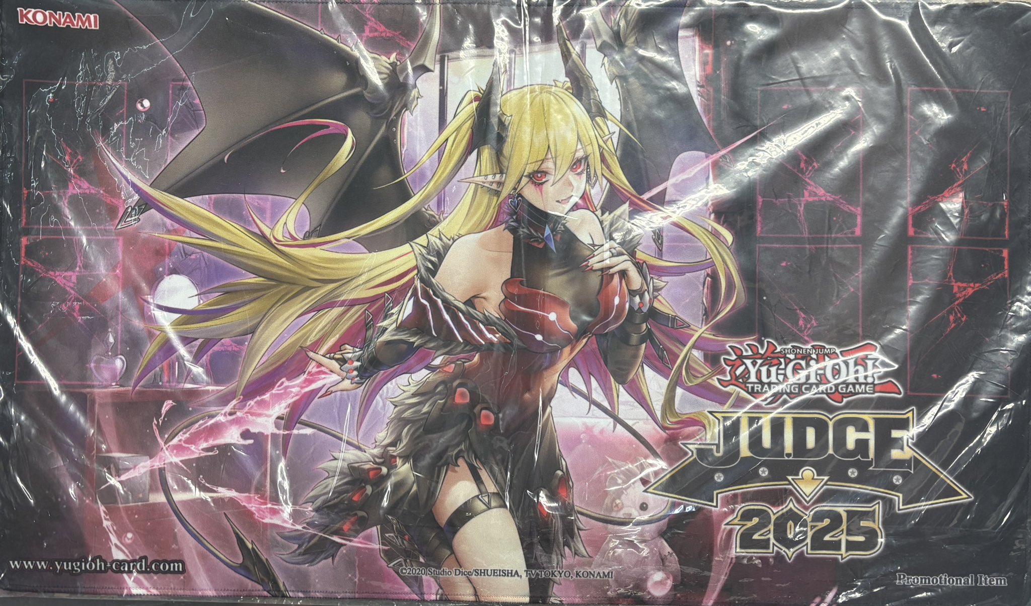 遊戯王】 プレイマット 紅涙の魔ラクリモーサ (JUDGE 2025) (袋