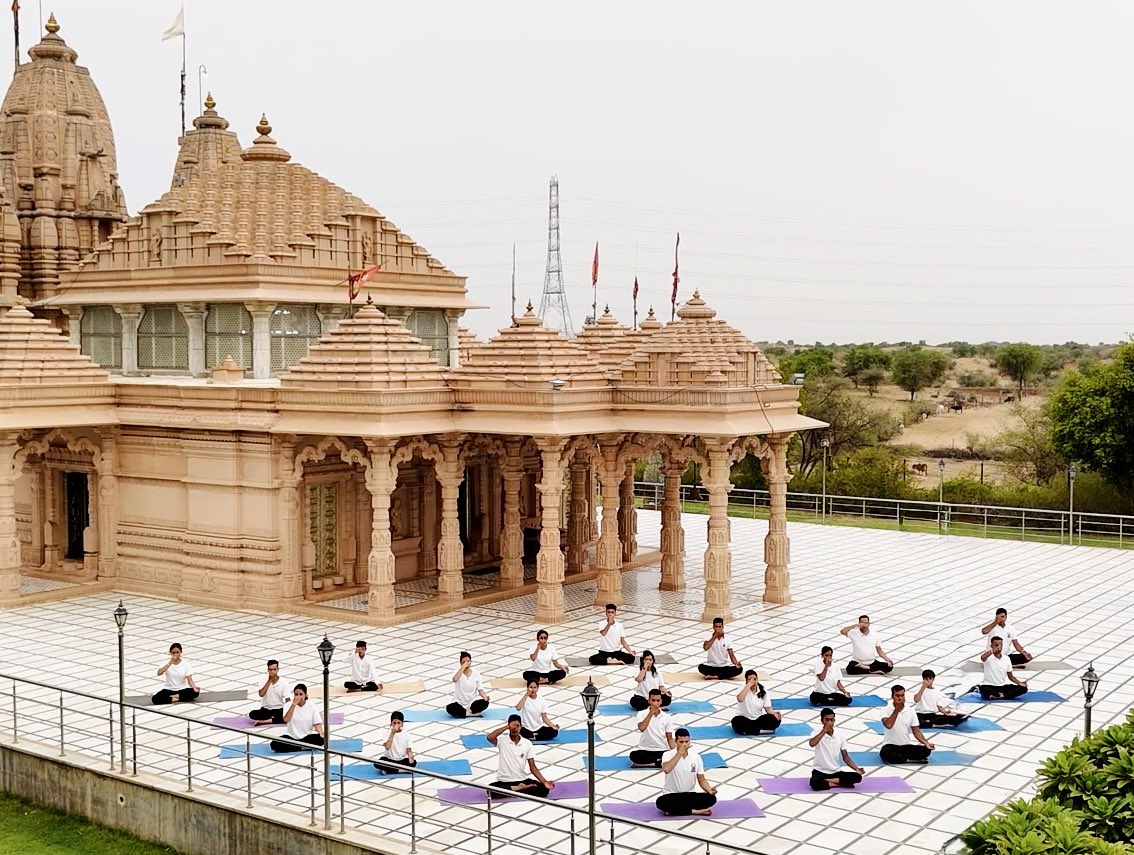 Deepak77910's tweet photo. धर्म और ध्यान का हुआ योग संगम 🧘‍♂️

पूनरासर स्थित अंजनी माता मंदिर में आत्मिक योग साधना संगम ✨🙏

#yoga #bikaner #yoggurudeepaksharma https://t.co/tYP2Egeqr1
