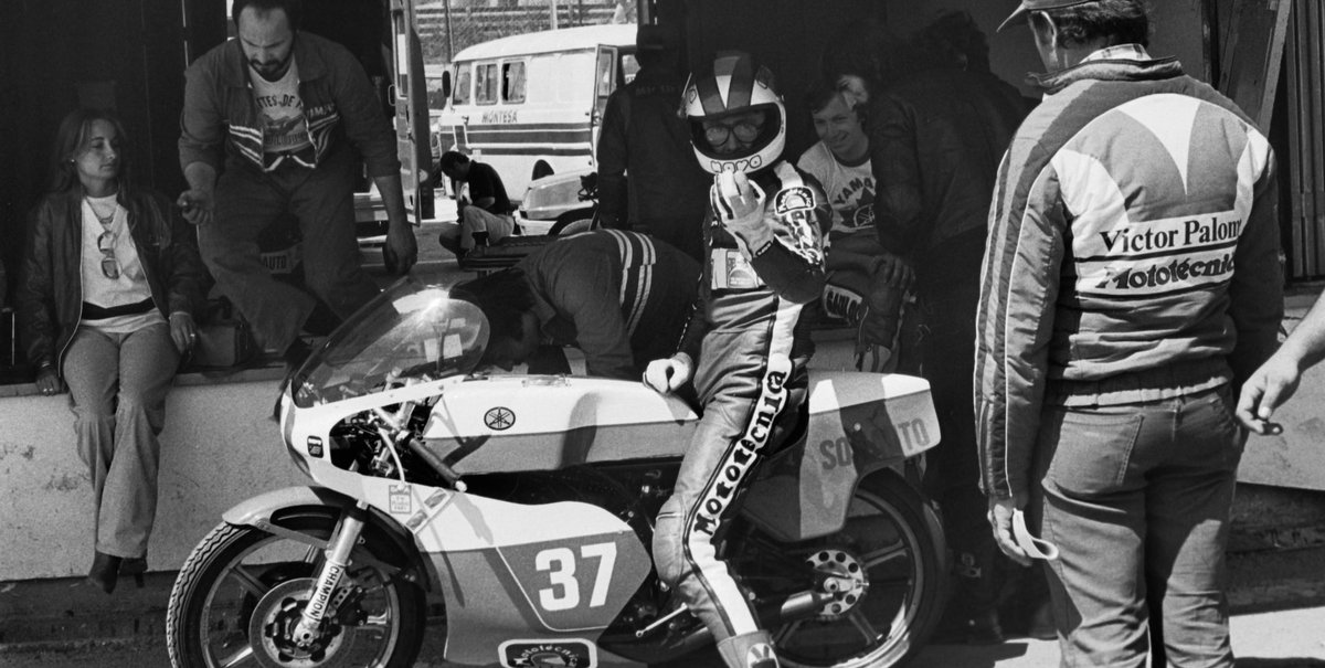 Víctor Palomo con la Yamaha 250 en el Jarama, Cto de España, Junio 1978.
📸 Ernest Freixas