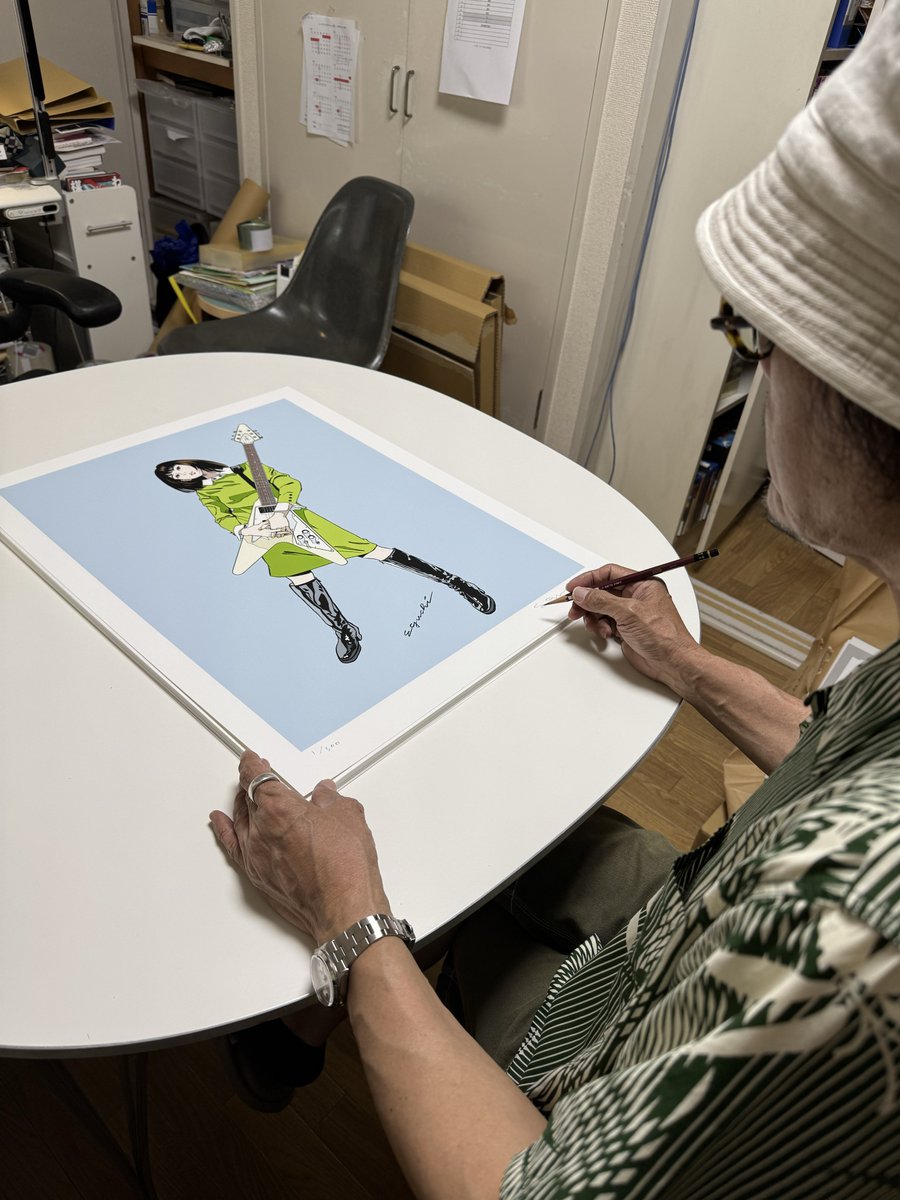 江口寿史さんに新作版画のサインをいただきました。
こちらは『フライングＶ』！

webfreestyle.com