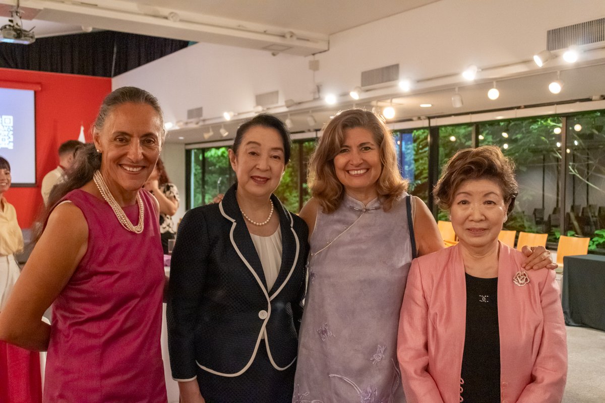 メキシコ大使館 🇲🇽 (@embamexjp) on Twitter photo Recibimos a representantes de la Comisión Nacional Japonesa para la <a href="/UNESCO/">UNESCO 🏛️ #Education #Sciences #Culture 🇺🇳</a>, parlamentarios y embajadas de los Estados miembros del Consejo Ejecutivo de la <a href="/UNESCO/">UNESCO 🏛️ #Education #Sciences #Culture 🇺🇳</a> para conocer la visión de <a href="/gabramosp/">Gabriela Ramos</a>, candidata mexicana a la Dirección General.
Gracias por su interés y apoyo! Recibimos a representantes de la Comisión Nacional Japonesa para la <a href="/UNESCO/">UNESCO 🏛️ #Education #Sciences #Culture 🇺🇳</a>, parlamentarios y embajadas de los Estados miembros del Consejo Ejecutivo de la <a href="/UNESCO/">UNESCO 🏛️ #Education #Sciences #Culture 🇺🇳</a> para conocer la visión de <a href="/gabramosp/">Gabriela Ramos</a>, candidata mexicana a la Dirección General.
Gracias por su interés y apoyo!