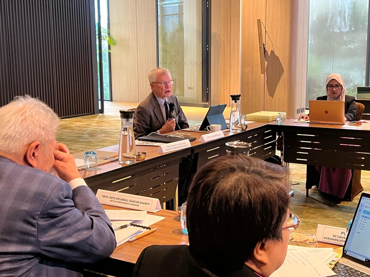 Danielle Heinecke (@aushcmalaysia) on Twitter photo 🇦🇺 is proud to support democratic reforms in 🇲🇾 through the Australia-Malaysia Institutional Strengthening Program, which facilitates dialogue to strengthen government integrity.
Productive discussions between former 🇦🇺 Ombudsman Prof John McMillan AO & <a href="/bheuu_jpm/">Bahagian Hal Ehwal Undang-Undang, JPM</a> this week! 🇦🇺 is proud to support democratic reforms in 🇲🇾 through the Australia-Malaysia Institutional Strengthening Program, which facilitates dialogue to strengthen government integrity.
Productive discussions between former 🇦🇺 Ombudsman Prof John McMillan AO & <a href="/bheuu_jpm/">Bahagian Hal Ehwal Undang-Undang, JPM</a> this week!