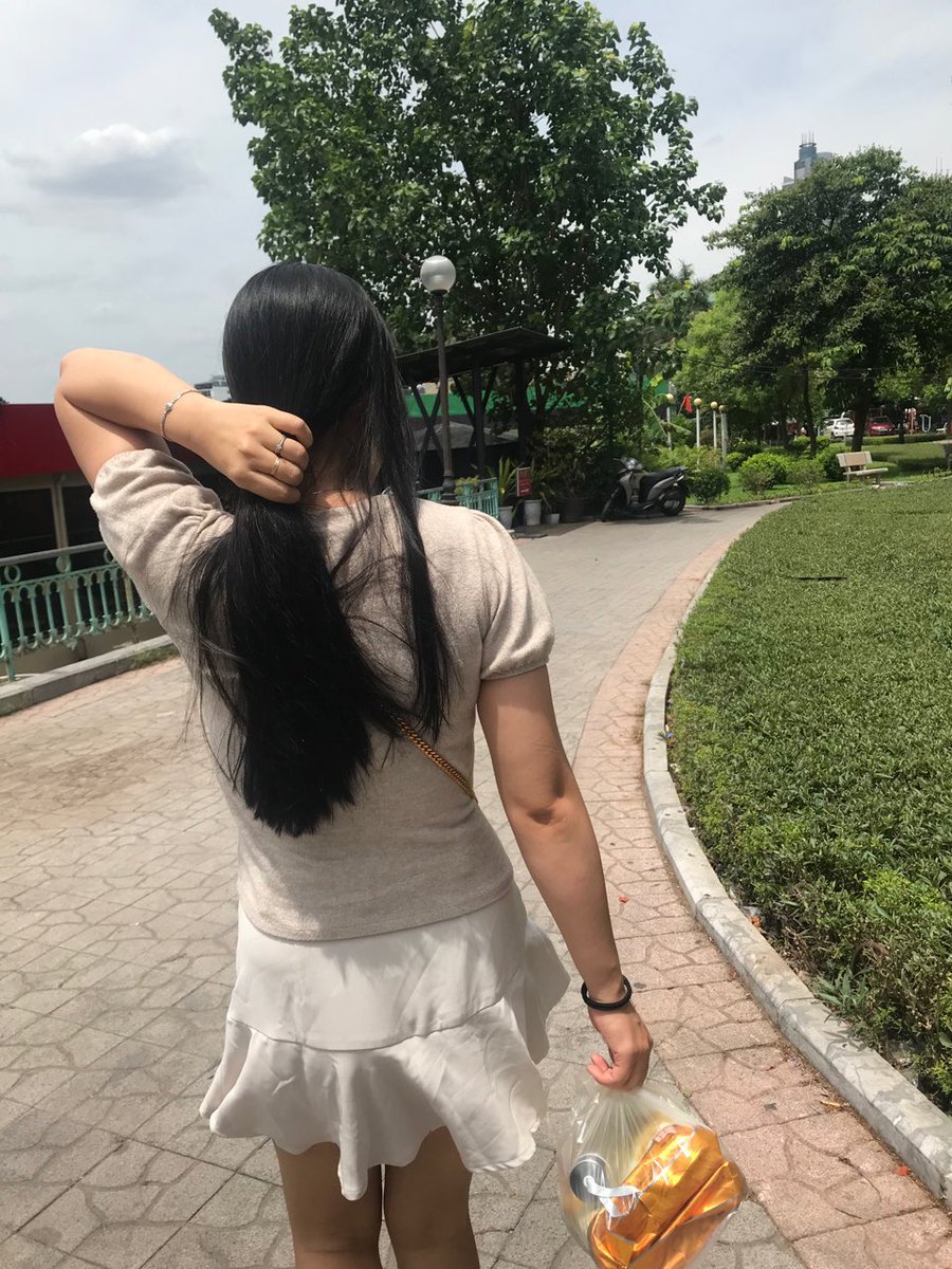 #와이프 #네토남편 #애둘낳은유부녀
#일상사진 #본인도예쁜거알고있음 #간만에점심데이트
나이 : 36세
직업 : 금융업