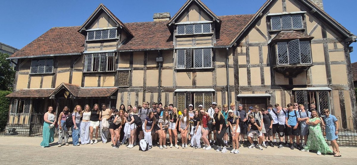 English trip to Stratford upon Avon:
Students have visited Shakespeare's Birthplace and  enjoyed some time sight-seeing around the marina.