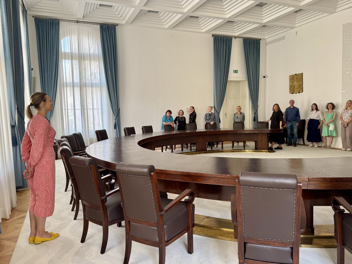usoud_official's tweet image. 📚📖Ve dnech 17. – 19. 6. 2025 se konala každoroční Konference knihoven právnických fakult, justičních a dalších na právo zaměřených institucí ČR a SR, na jejíž organizaci se podílela knihovna Ústavního soudu spolu s Právnickou fakultou a Nejvyšším správním soudem.
⚖️Na…