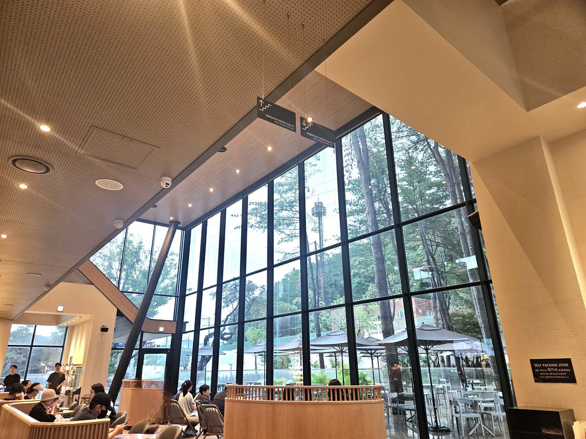 빗소리,, 
보고 듣다. ☔️
  
#커피
#스타벅스