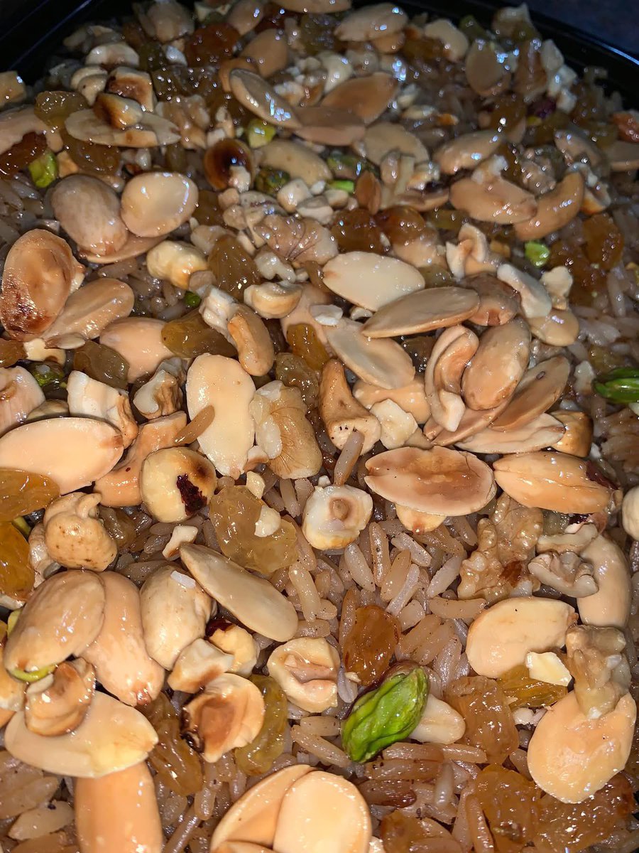 الأرز بالخلطه عند جدتي فطميتو مختلف ❤️😋😋😋😋😋
طعمه حكاااااااايه حاااااجه تشرف في العزومات