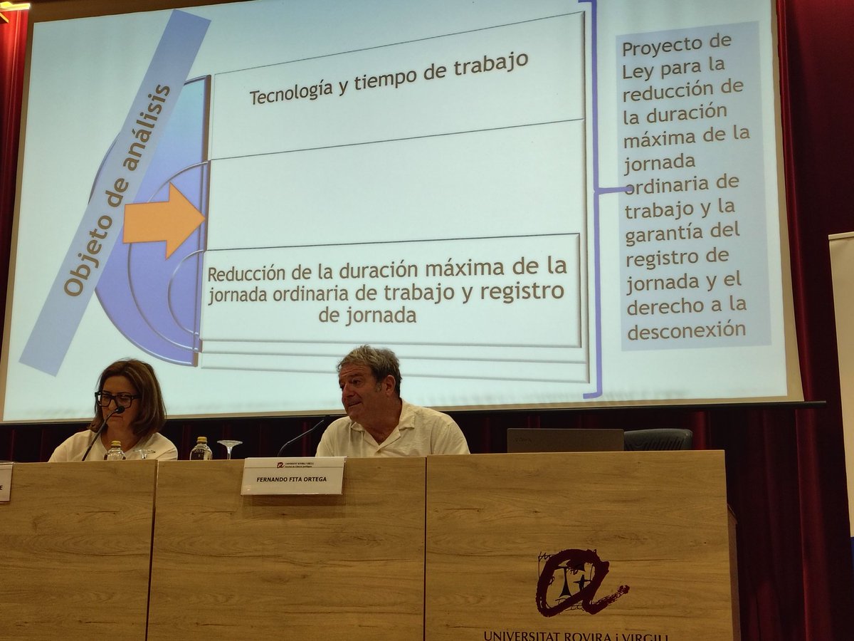 1. Panel <a href="/FernandoFita/">FERNANDO</a> habla de los efectos de la #Tecnologia en el mundo laboral entre la utopía y la distopía, se está consiguiendo liberar #tiempodetrabajo con la tecnología? Reflexionamos sobre ello