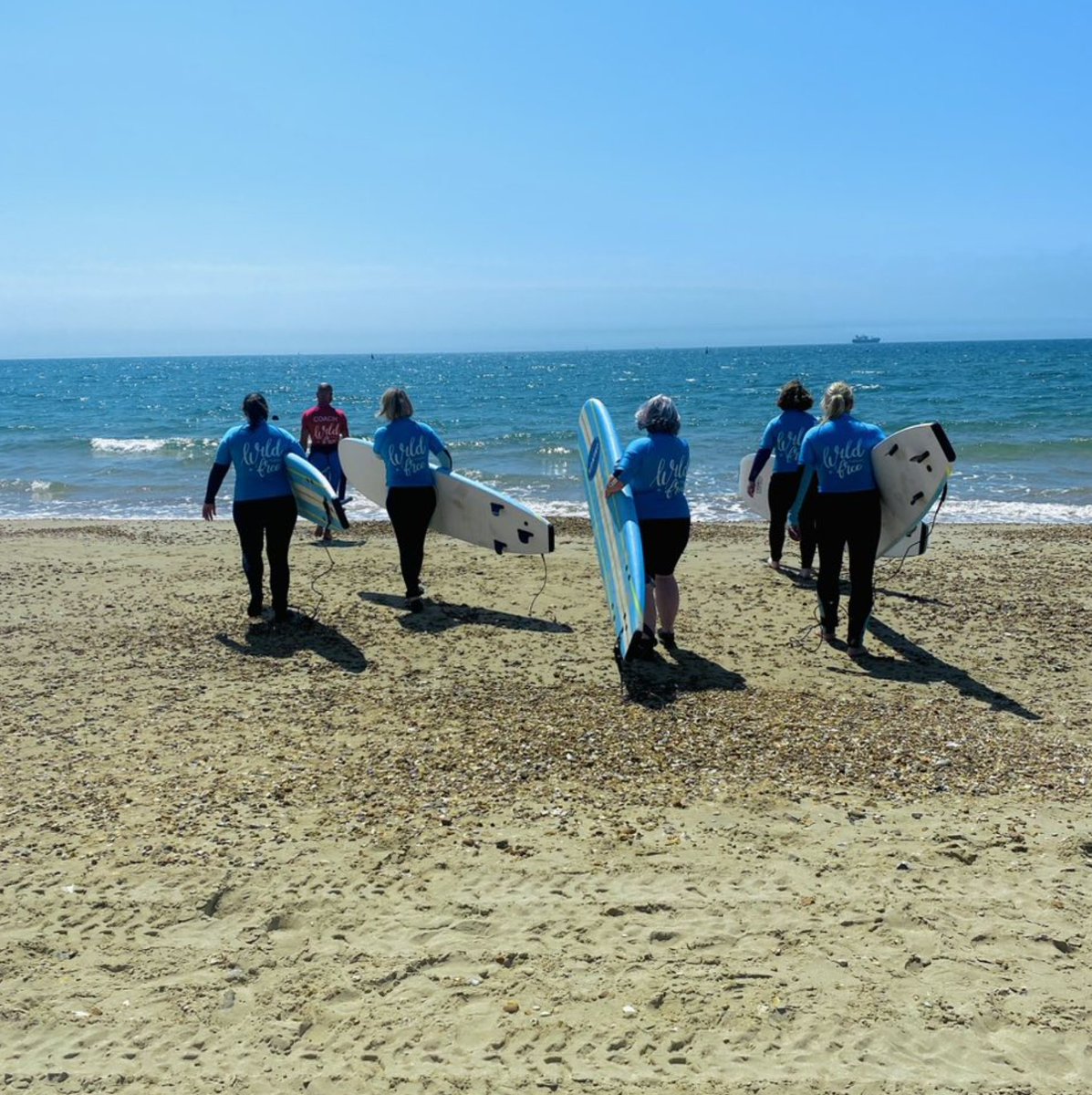 DorsetComFnd's tweet image. Wild and Free Therapy are using a grant from our Community Wellbeing and Mental Health Fund to run a WaterWavesWellbeing group for adult carers. They try yoga, surfing and other sea activities – using the natural world to restore calm and peacefulness.
Local giving in action. 👊