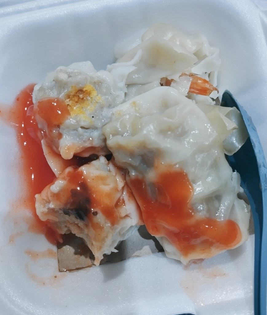 ininanads's tweet photo. Random dimsum I found at a rest area. It's really yummy😭🩷, except for the one with shrimp filling🤏 https://t.co/mBXGtdKhin