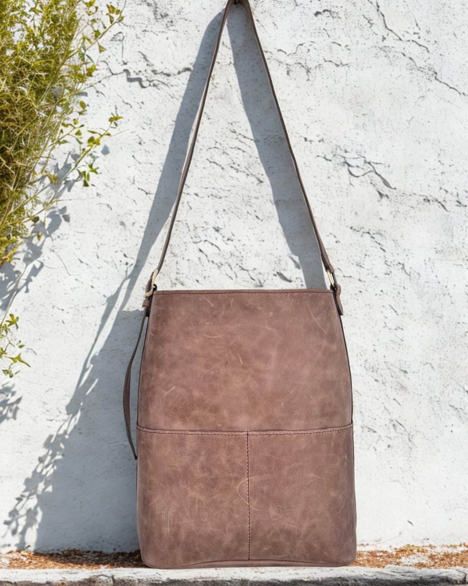 NuaBagscom's tweet image. ✨ Make a bold statement with a handmade boho leather bag!
100% genuine leather, hand-stitched, and full of soul.

Perfect for festivals, city strolls &amp;amp; wild hearts.
🌍 We ship worldwide!

#NUABAGS #BohoBag #Handmade #GenuineLeather #FestivalStyle #FreeSpirit
