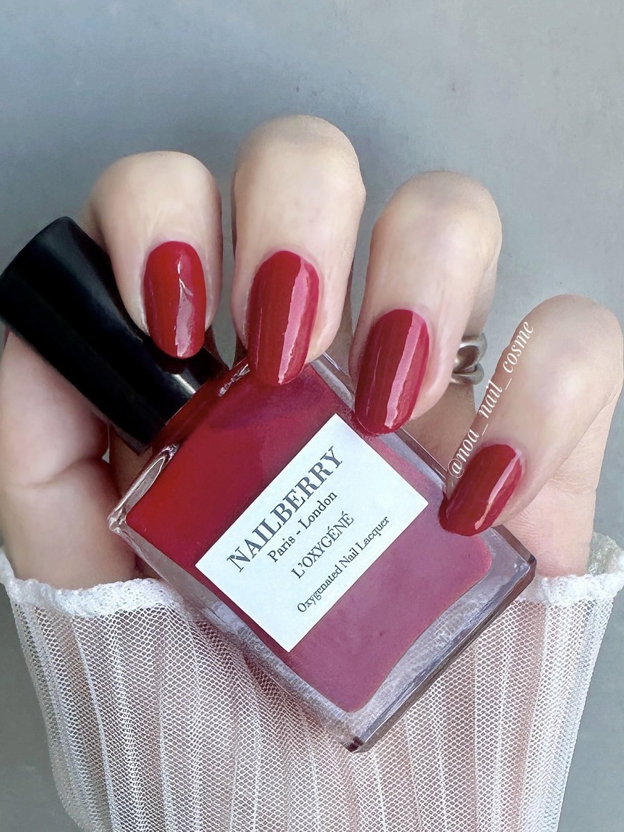 noa_nail_cosme's tweet photo. IGでのMy Little Box Japan様プレゼントキャンペーン当選品です。
◆NAILBERRY
ネイルポリッシュ15ml ROUGE
シンプルなボトルでスタイリッシュな印象。
1度塗りでパキっと目を惹くレッド。青身を感じ大人っぽいカラーでした✨
#PR #nailberry #セルフネイル https://t.co/ebwNJLr33X