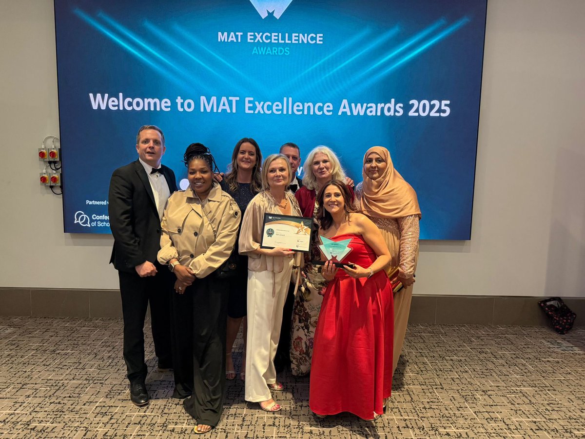 COOInclusiveMAT's tweet image. 🎉 We’re thrilled to have won the EDI Award at last night’s @OptimusEd MAT Excellence Awards! I’m so proud to be part of such a vibrant, diverse community. Huge thanks to our incredible staff. This is for you! 💫 #EDIAwards #MATExcellence